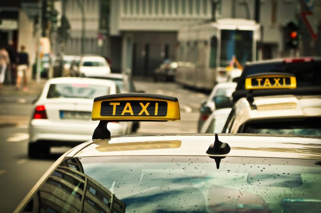 Professionele taxichauffeur biedt veilig en betrouwbaar vervoer in de Achterhoek, met ervaring in alle weersomstandigheden en